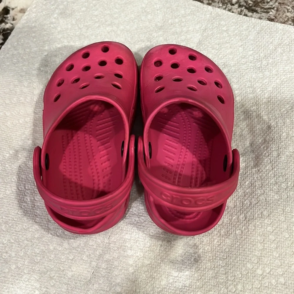 Pink crocs - Picture 2 of 4